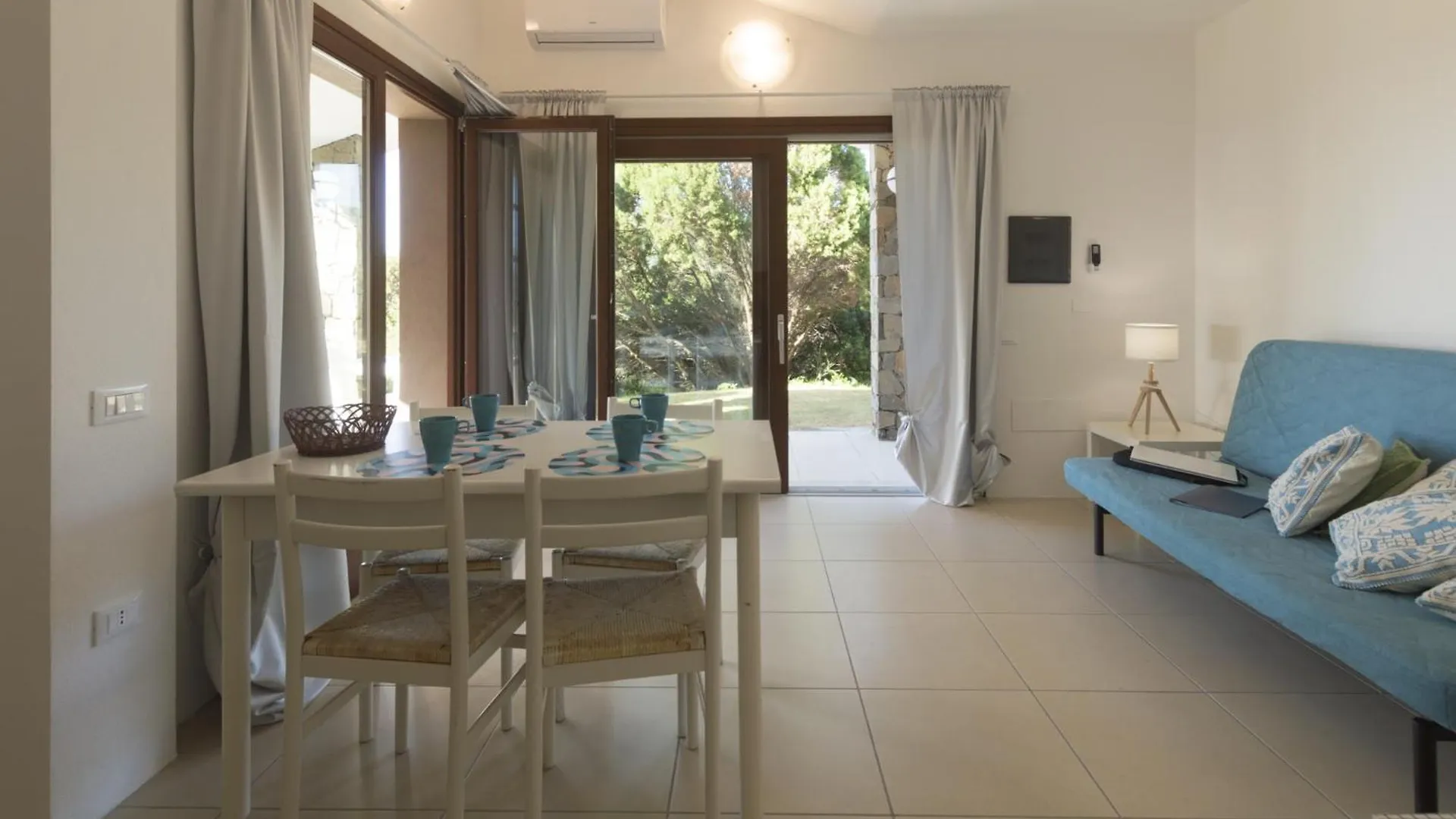 Feriehus Chia, Scorci Di Mare Villa Italien