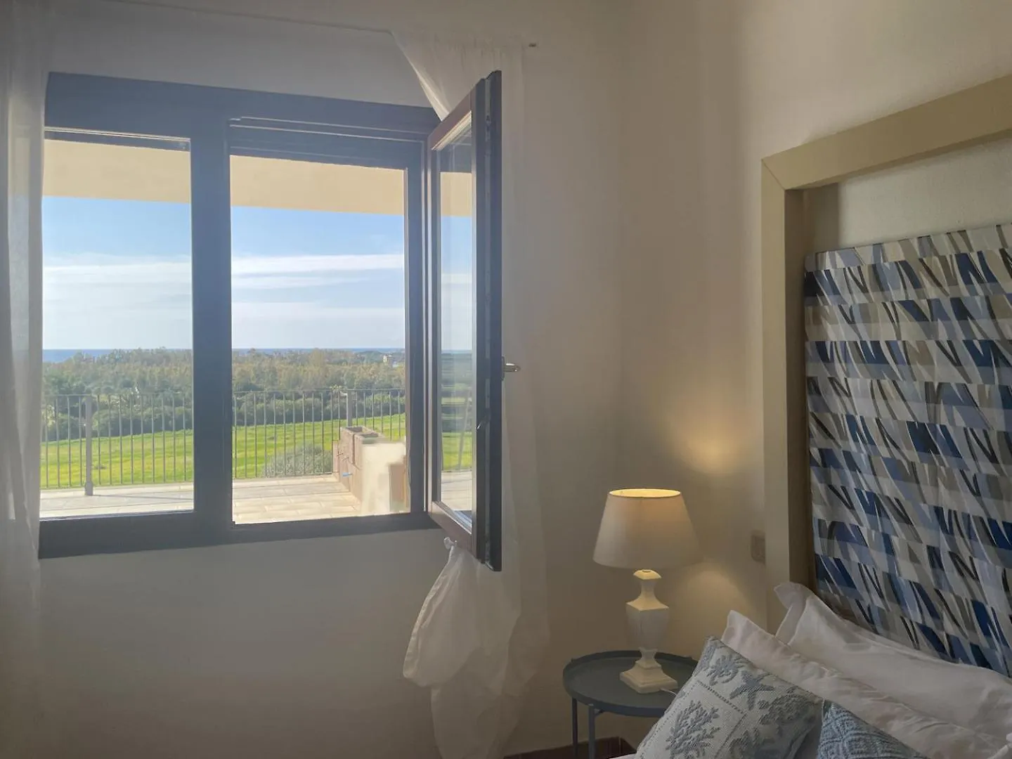 Feriehus Chia, Scorci Di Mare Villa Italien